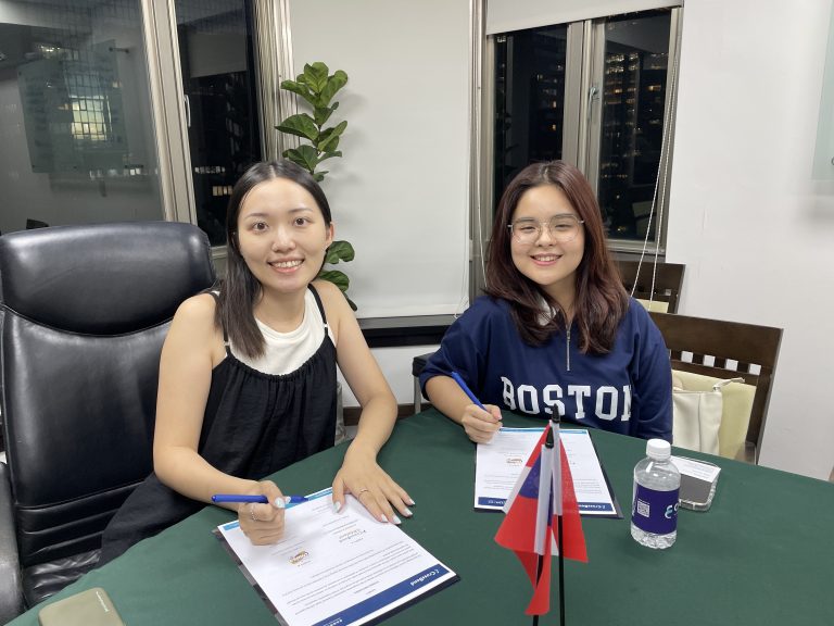 Select CrossBond x THUISA MOU Signing CrossBond x THUISA MOU Signing
