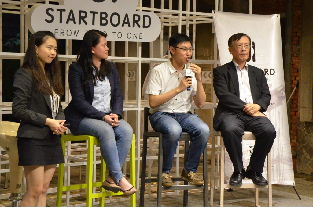 左二至右：ZUZU Hospitality Solutions – 謝怡瑩 台灣執行長、Qsearch – 周世恩 創辦人、 前駐新加坡台北代表處經濟組 – 陳永乾 組長/STARTBOARD 顧問